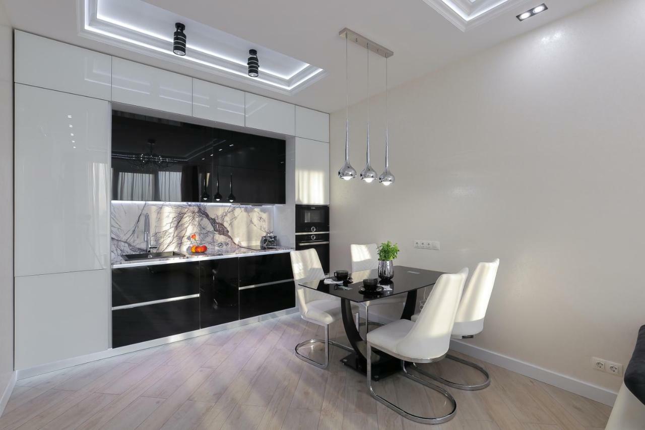 Black&White Apartment In Smart Plaza Kiev Extérieur photo