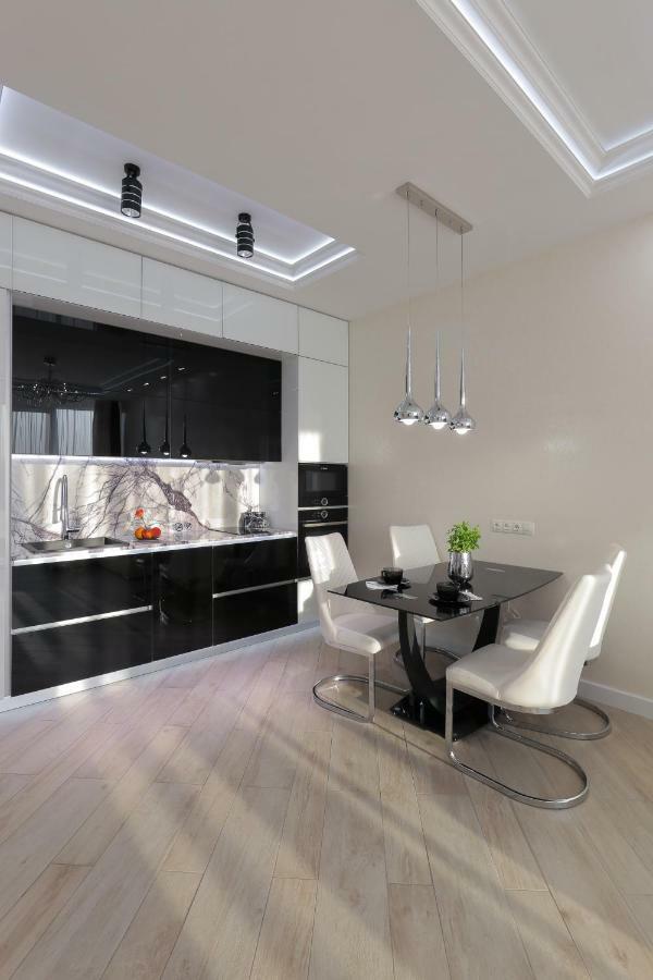 Black&White Apartment In Smart Plaza Kiev Extérieur photo
