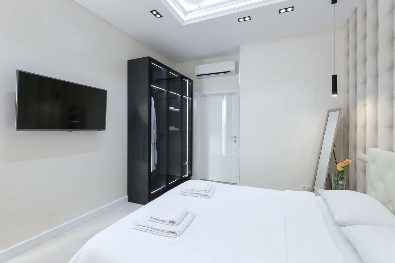 Black&White Apartment In Smart Plaza Kiev Extérieur photo