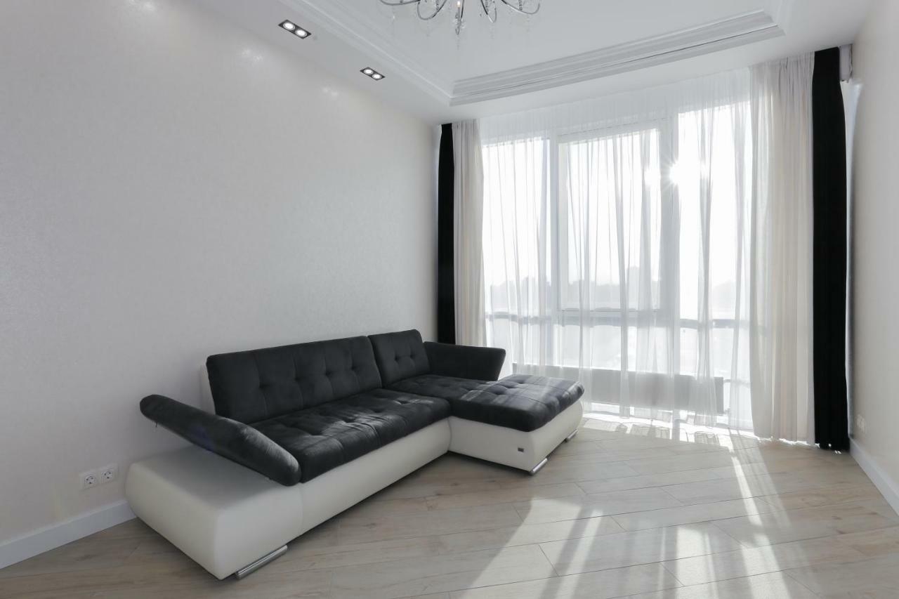 Black&White Apartment In Smart Plaza Kiev Extérieur photo