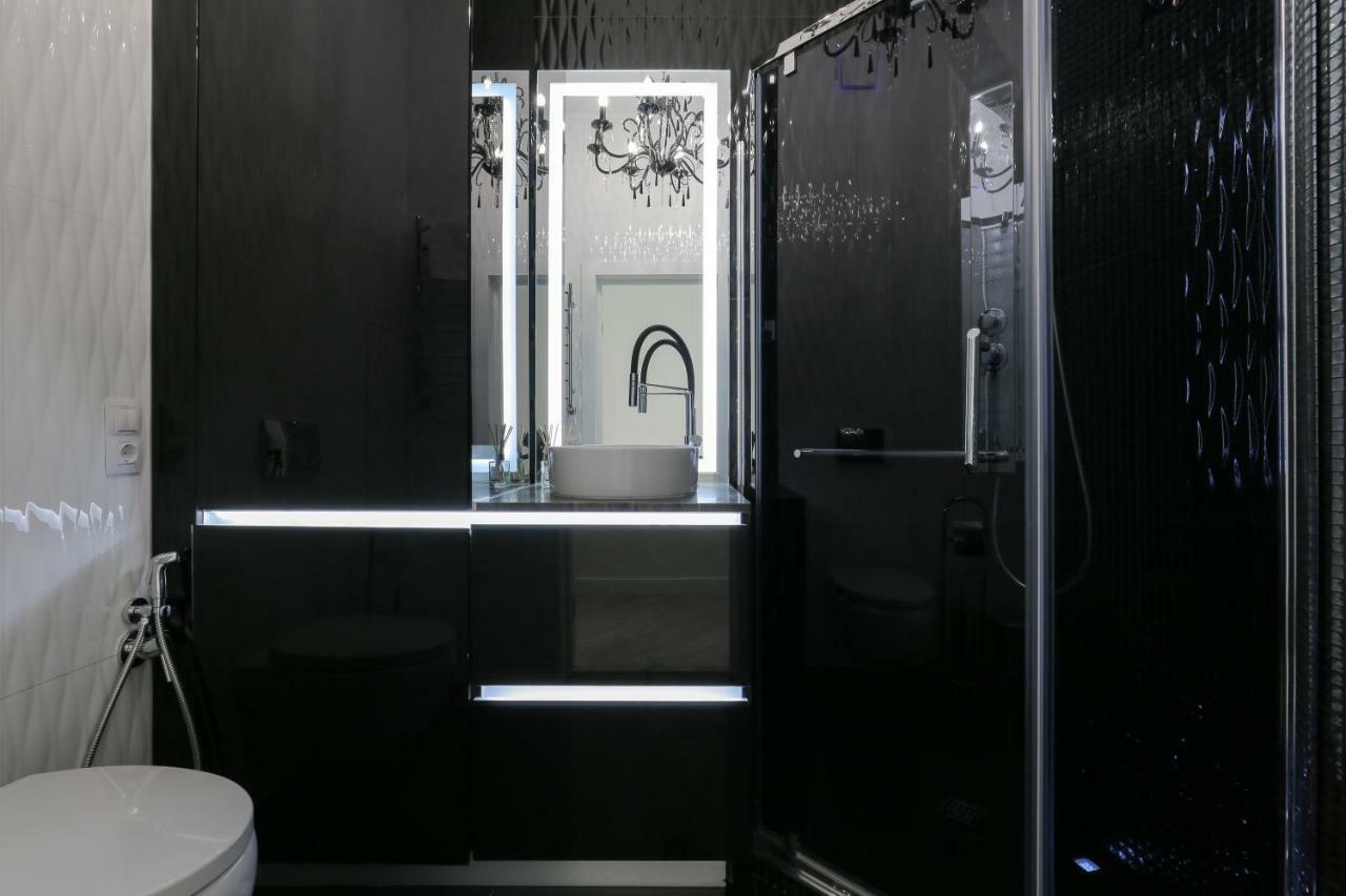 Black&White Apartment In Smart Plaza Kiev Extérieur photo