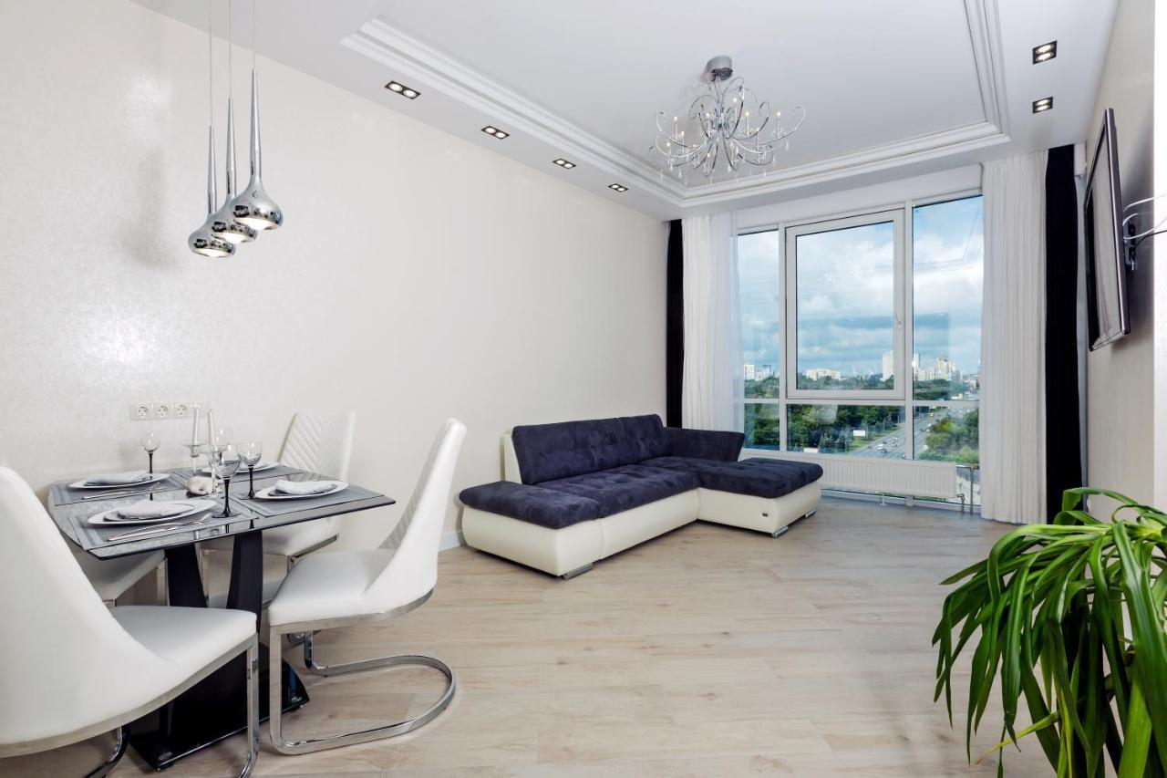 Black&White Apartment In Smart Plaza Kiev Extérieur photo